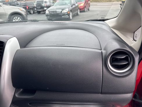 Used 2015 Nissan Versa Note SV image 25