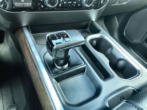 Used 2022 Chevrolet Silverado 1500 High Country w/ High Country Premium Package AWD/4WD image 19