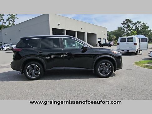 Used 2024 Nissan Rogue SV w/ SV Premium Package FWD image 33