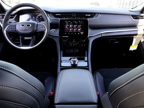 New 2025 Jeep Grand Cherokee L Altitude image 21