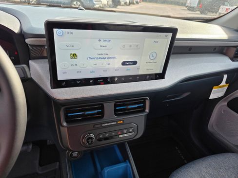 New 2025 Ford Maverick XLT w/ XLT Luxury Package image 9