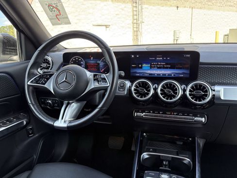 Used 2025 Mercedes-Benz GLB 250 image 3