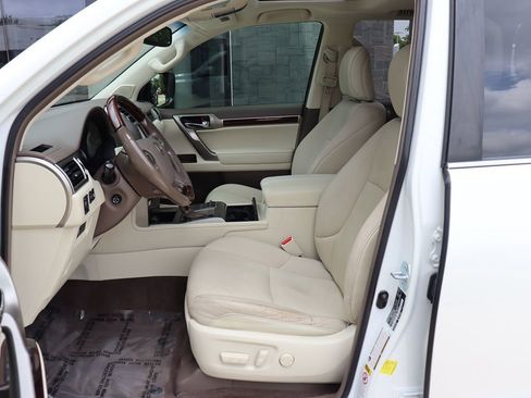 Used 2017 Lexus GX 460 Premium image 32