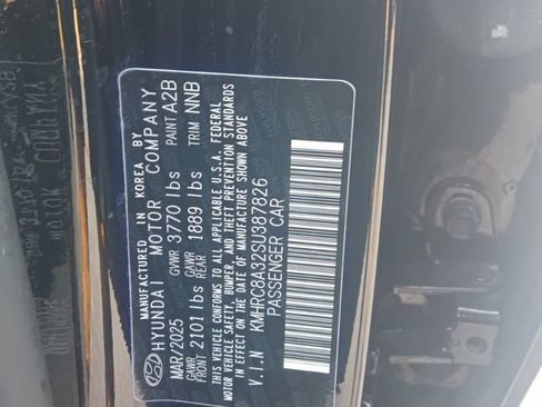 Used 2025 Hyundai Venue SEL FWD image 3