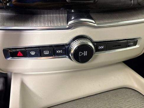 Used 2023 Volvo XC60 B5 Ultimate w/ Protection Package FWD image 28