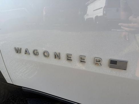 Used 2023 Jeep Wagoneer 4WD w/ Premium Group I image 17
