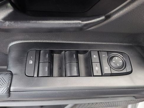 Used 2025 Toyota Tacoma SR5 AWD/4WD image 17