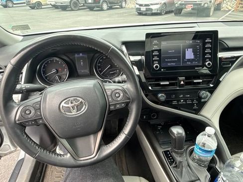 Used 2021 Toyota Camry SE w/ Convenience Package FWD image 6