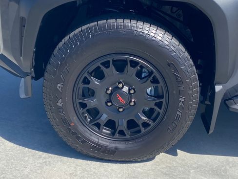 Certified 2026 Toyota 4Runner TRD Off-Road Premium AWD/4WD image 7