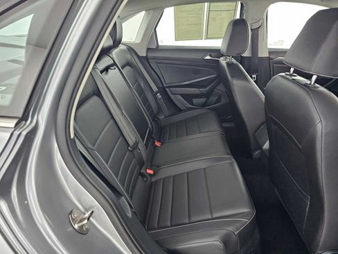 Used 2024 Volkswagen Jetta SE FWD image 12