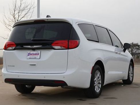 New 2026 Chrysler Voyager LX FWD image 9