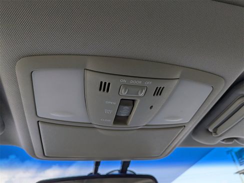 Used 2010 Nissan Murano LE w/ Navigation Pkg image 18