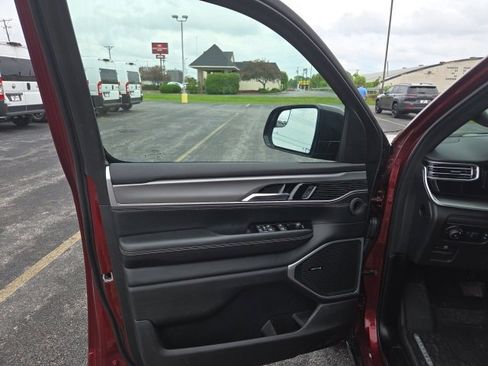 Used 2024 Jeep Wagoneer Series II w/ Convenience Group I image 34