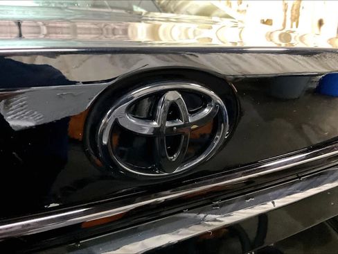 Certified 2025 Toyota Corolla LE FWD image 31