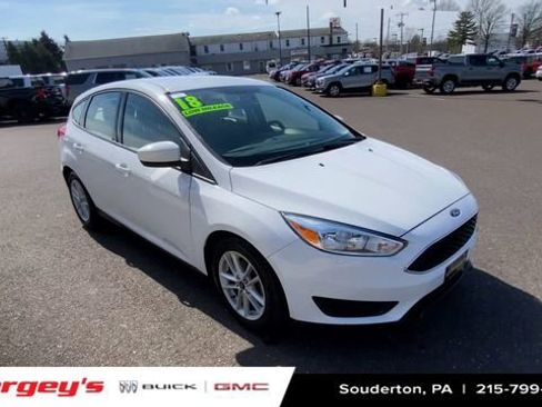 Used 2018 Ford Focus SE image 2