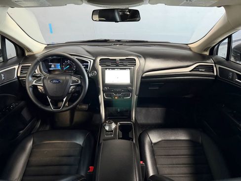 Used 2017 Ford Fusion SE w/ Equipment Group 201A image 9