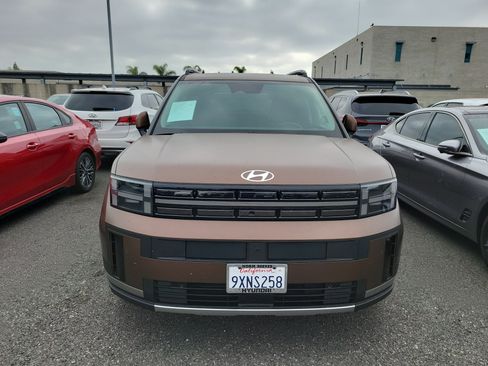 Used 2025 Hyundai Santa Fe Limited AWD/4WD image 2