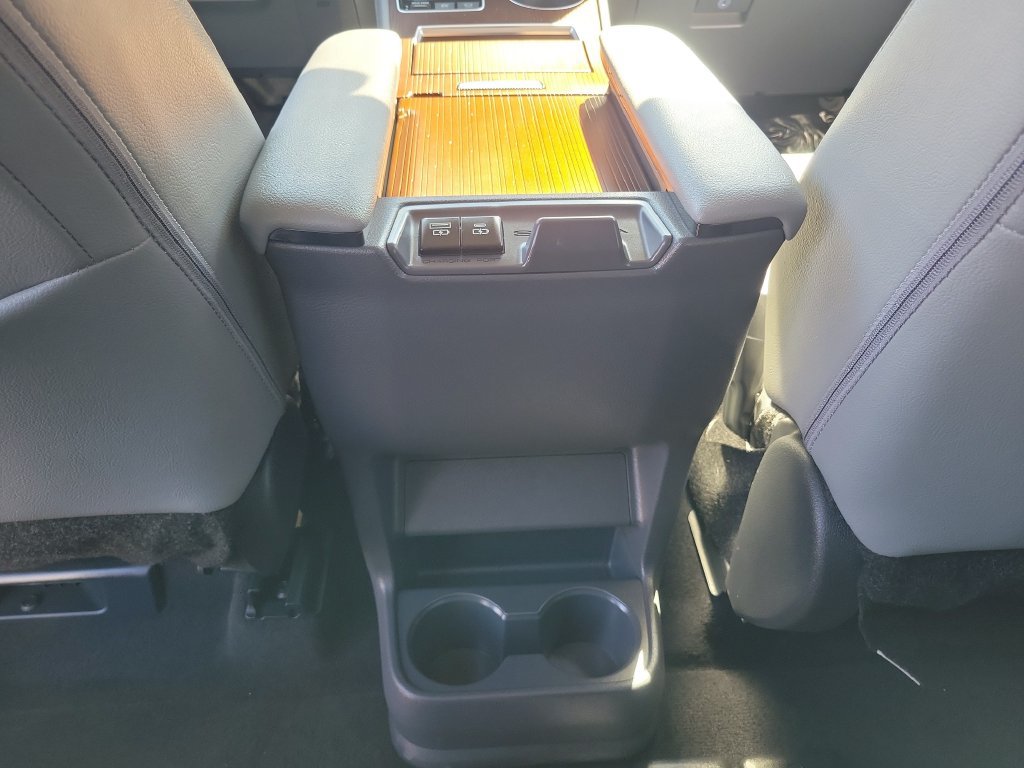 Used 2024 Toyota Sienna XLE FWD image 14