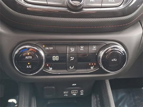 Used 2022 Chevrolet TrailBlazer RS w/ Sun and Liftgate Package image 16