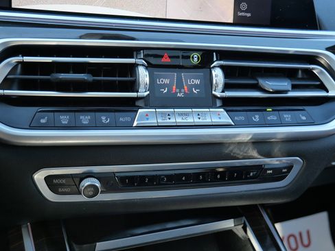 Used 2021 BMW X7 xDrive40i w/ M Sport Package AWD/4WD image 23