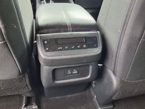 Used 2024 Nissan Pathfinder SV FWD image 17