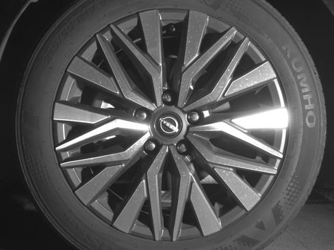 Used 2025 Nissan Altima 2.5 SV FWD image 12