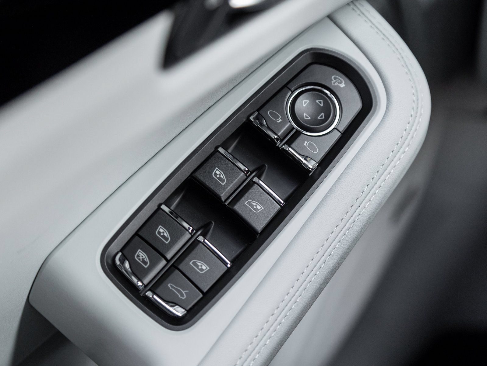 Certified 2026 Porsche Macan S AWD/4WD image 19