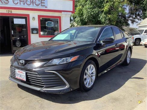 Used 2022 Toyota Camry LE FWD image 2