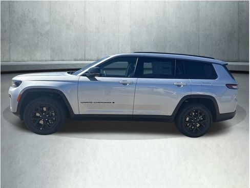 New 2026 Jeep Grand Cherokee L 4WD image 2
