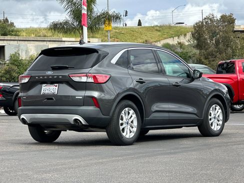 Used 2020 Ford Escape SE image 5