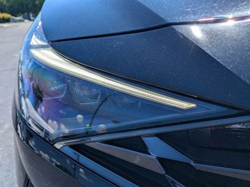 Used 2023 Hyundai Elantra Limited FWD image 10