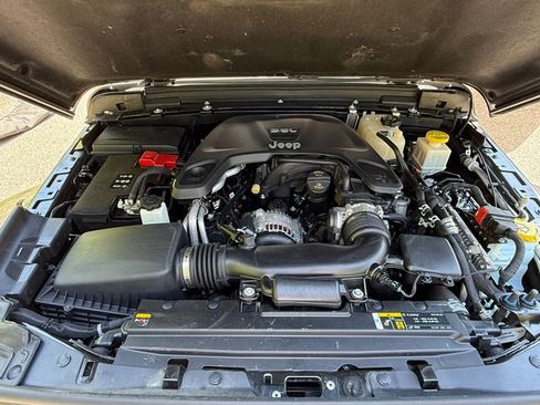 Used 2021 Jeep Gladiator Overland AWD/4WD image 10