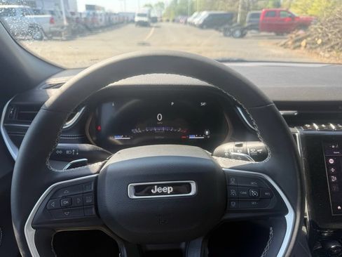 Used 2024 Jeep Grand Cherokee L Altitude AWD/4WD image 22