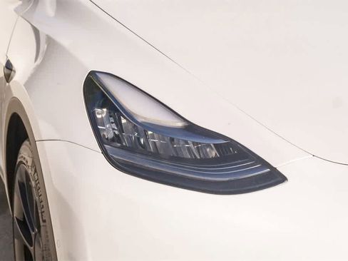 Used 2022 Tesla Model Y Long Range image 4