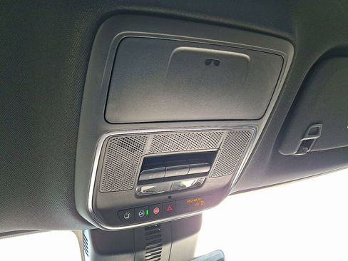 Used 2024 Chevrolet Traverse RS image 25