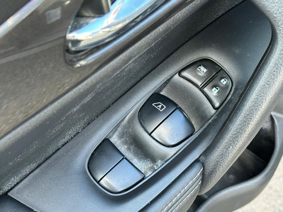 Used 2020 Nissan Rogue SV AWD/4WD image 10