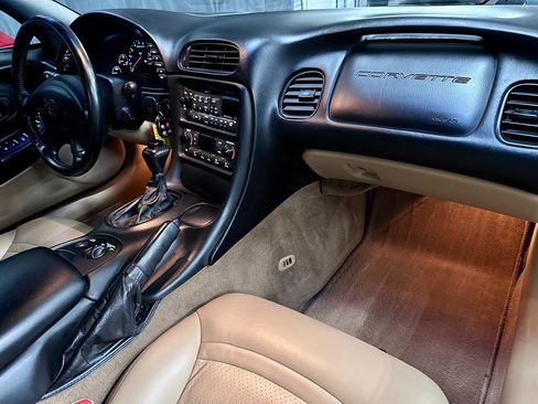 Used 2000 Chevrolet Corvette Coupe w/ Memory Pkg image 19