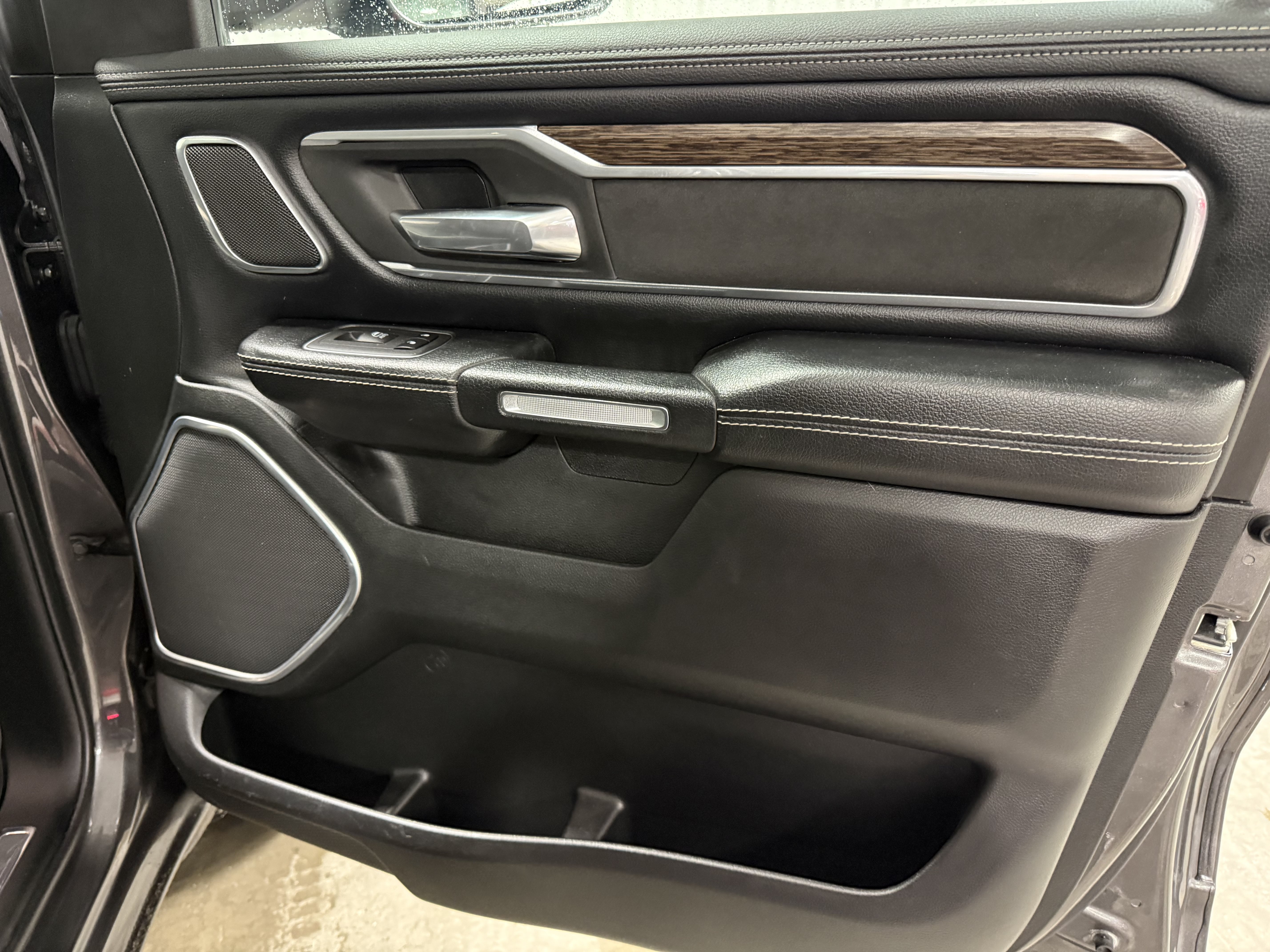 Used 2020 RAM 1500 Laramie AWD/4WD image 8