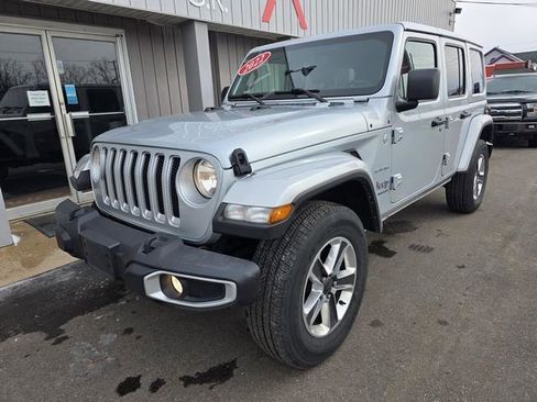 Used 2023 Jeep Wrangler Unlimited Sahara image 4