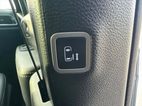Certified 2026 Chrysler Pacifica Select FWD image 23