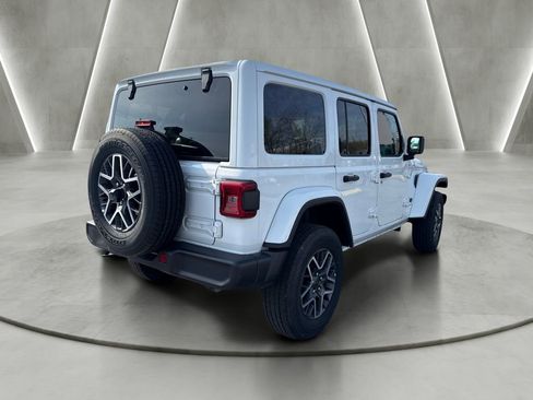 Used 2025 Jeep Wrangler Unlimited Sahara AWD/4WD image 7