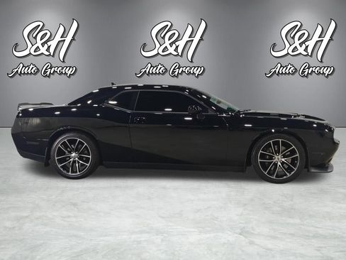 Used 2017 Dodge Challenger R/T Scat Pack w/ Leather Interior Group RWD image 23