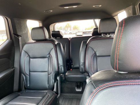 Used 2023 Chevrolet Traverse LT FWD image 18