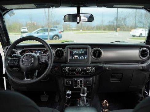 Used 2023 Jeep Gladiator Sport image 24