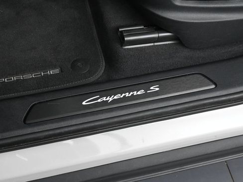 Certified 2025 Porsche Cayenne S AWD/4WD image 16