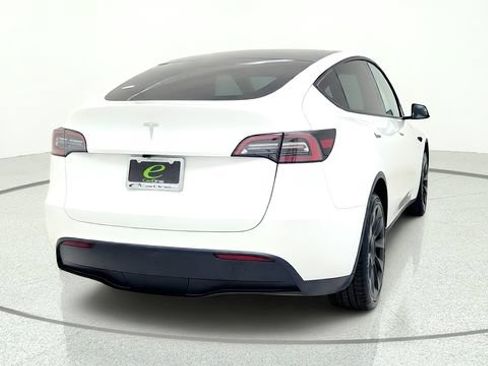Used 2024 Tesla Model Y 2WD image 8