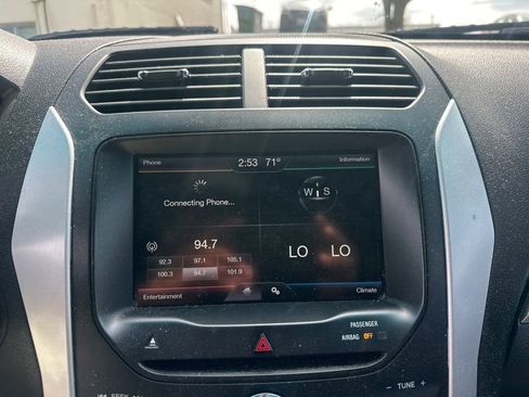 Used 2015 Ford Explorer XLT w/ Equipment Group 201B image 19