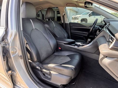 Used 2020 Toyota Camry SE w/ Convenience Package FWD image 26