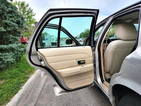 Used 2011 Ford Crown Victoria Police Interceptor w/ Comfort & Convenience Group image 33