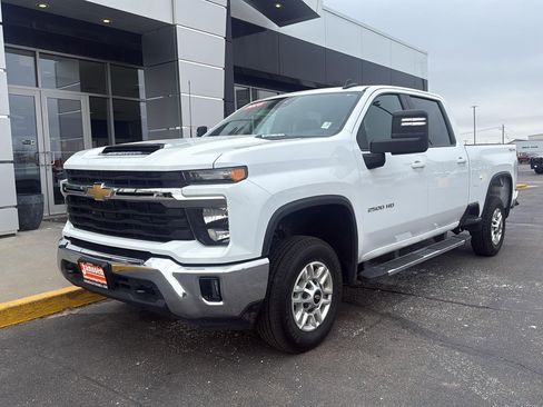 Used 2025 Chevrolet Silverado 2500 LT w/ Convenience Package image 10